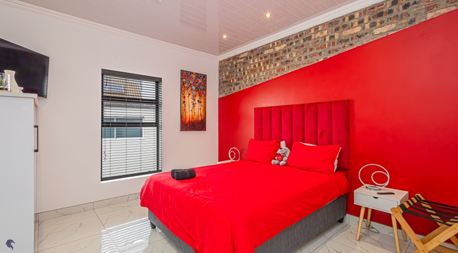 5 Bedroom Property for Sale in Calypso Beach Western Cape